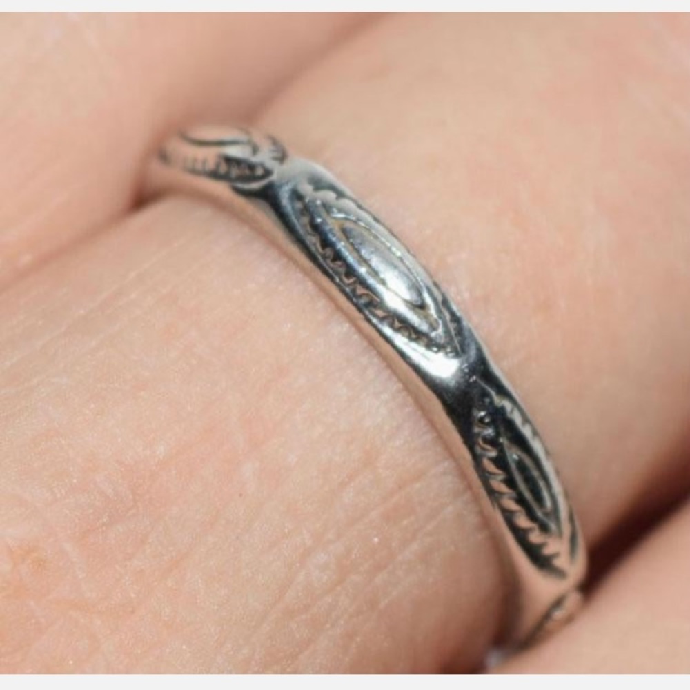 VTG Sterling Thin Navajo Design Ring